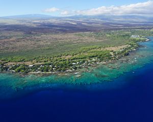 A coral reef spans the Puakō, Hawai‘i coastline.
